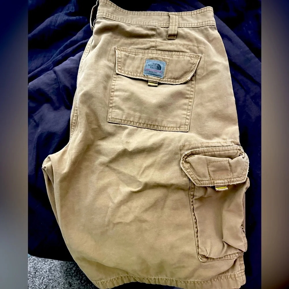 Men’s North face cargo khaki shorts A5 series - Picture 1 of 4